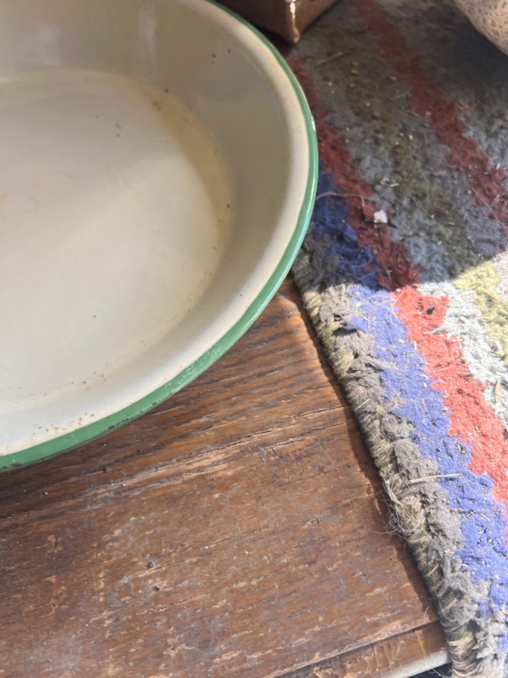 White Enamel pie pans with Green Rim